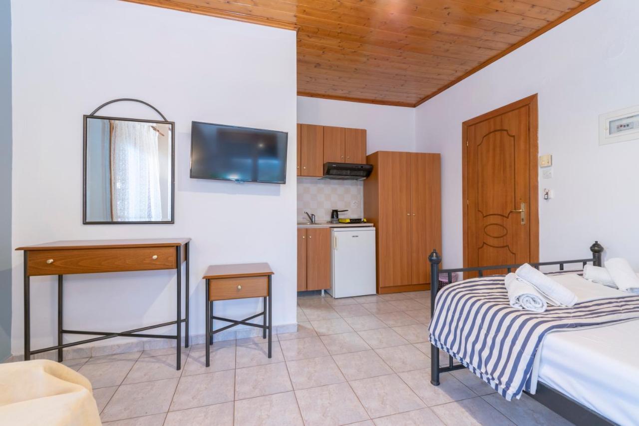 Sofias Studios East Home Neos Marmaras Esterno foto